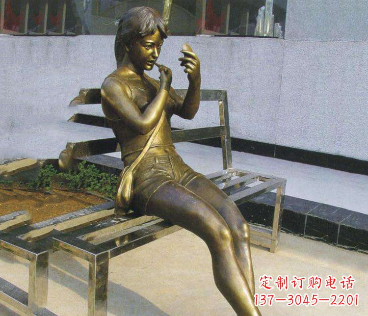 聊城铜雕商业街化妆女孩人物雕塑