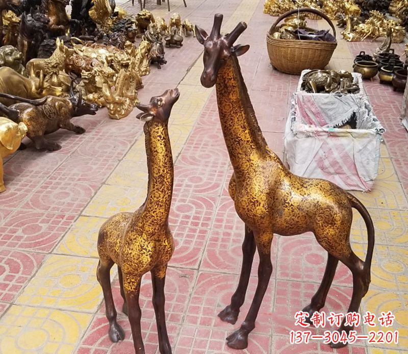 聊城铜雕长颈鹿