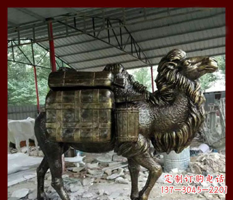 聊城拖行李的骆驼动物铜雕