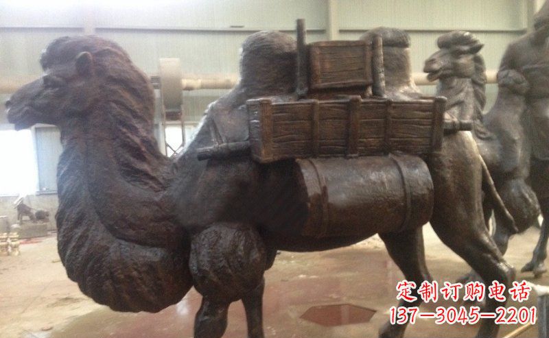 聊城驮着东西的骆驼公园动物铜雕