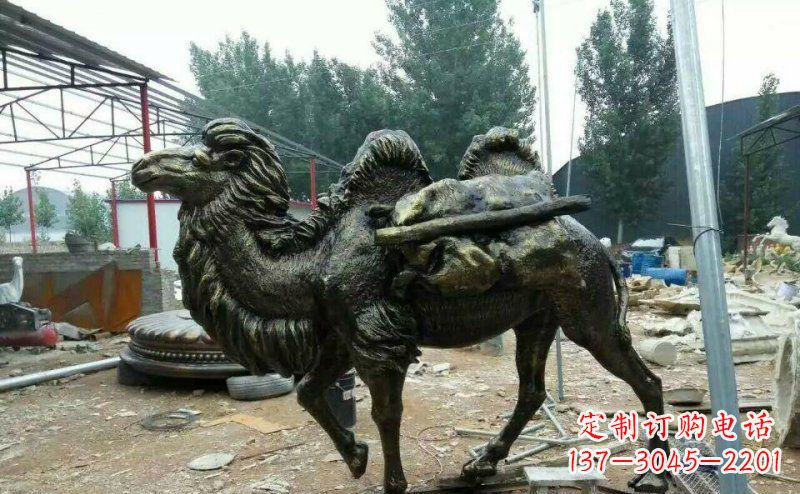 聊城驮着东西的骆驼铜雕
