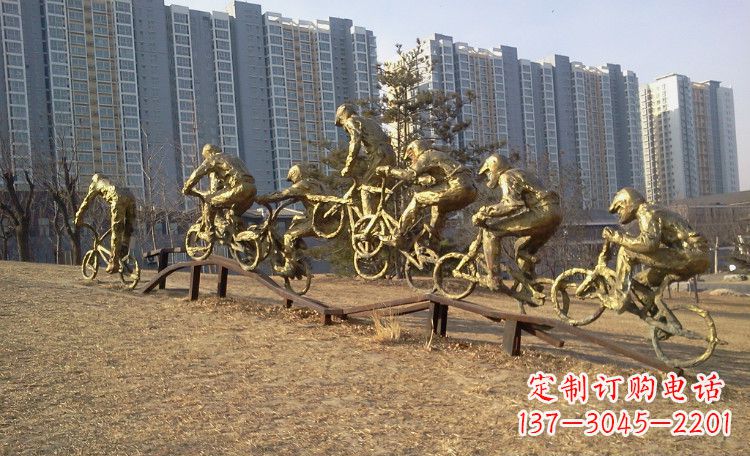 聊城玩花样自行车人物铜雕