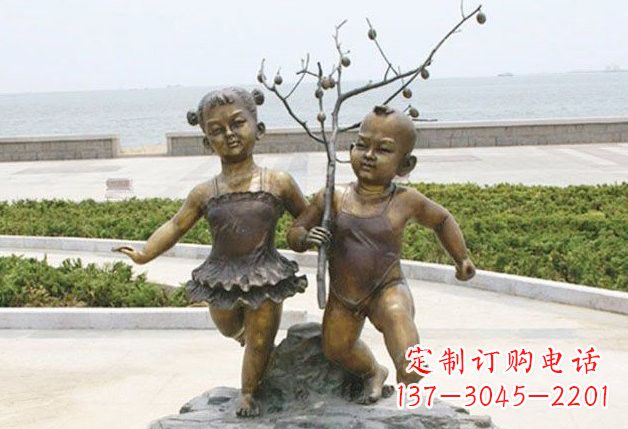 聊城玩耍的儿童铜雕