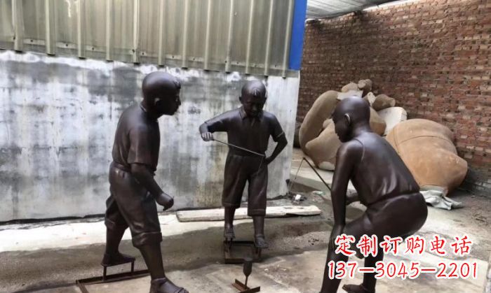 聊城玩陀螺人物铜雕 (2)