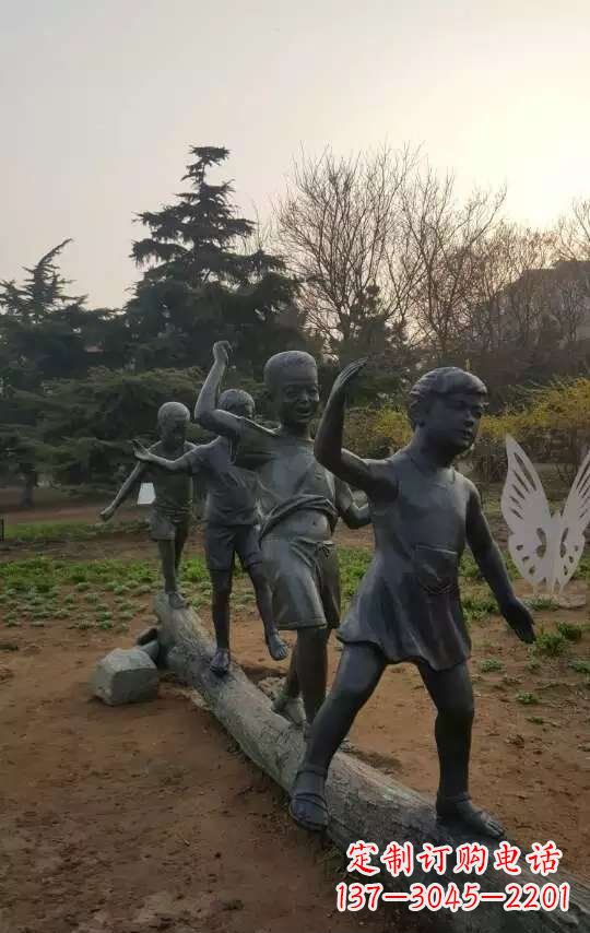聊城玩走独木桥儿童铜雕