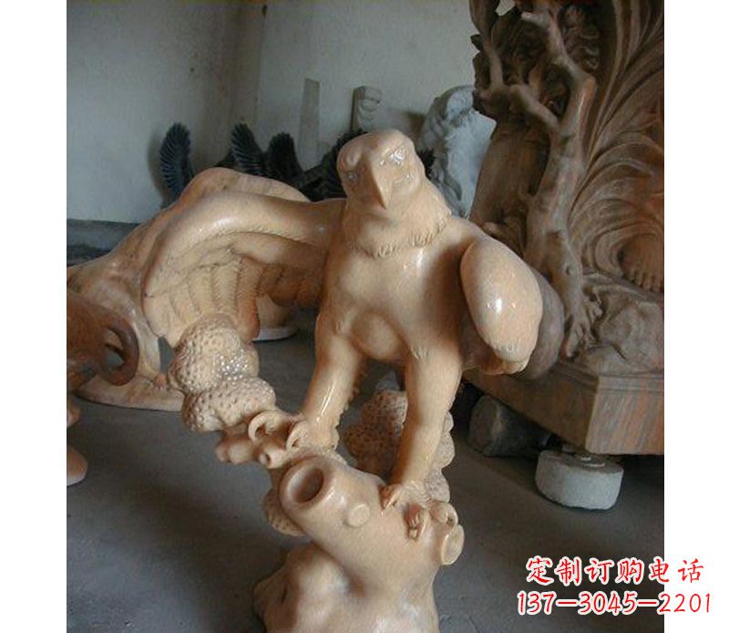 聊城晚霞红老鹰石雕