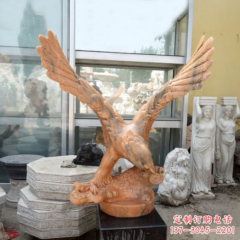 聊城晚霞红老鹰石雕塑