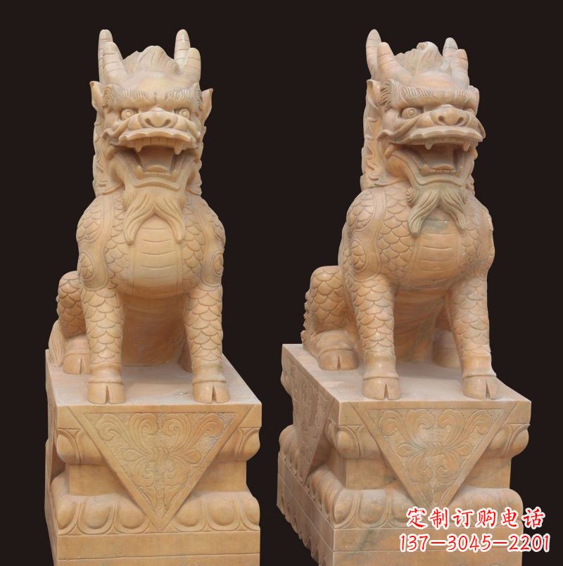 聊城晚霞红门口坐式麒麟石雕