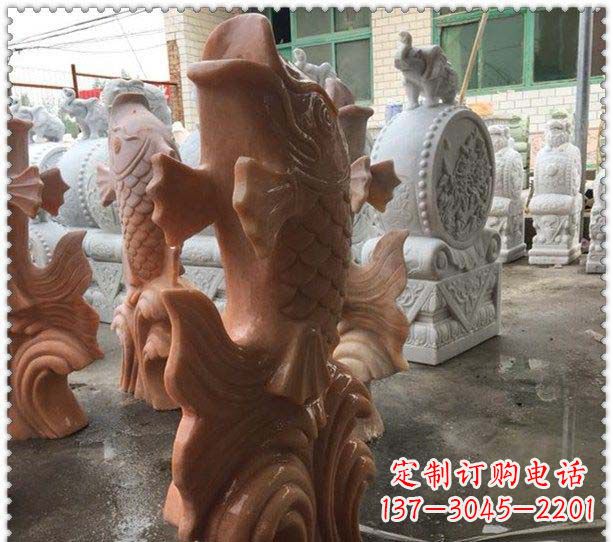 聊城晚霞红喷水鲤鱼公园石雕