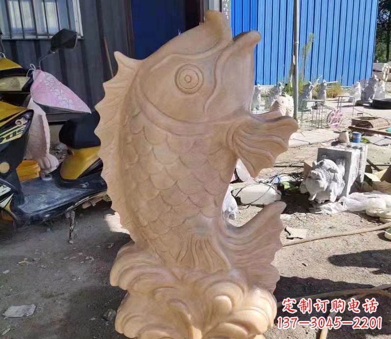 聊城晚霞红喷水鲤鱼石雕