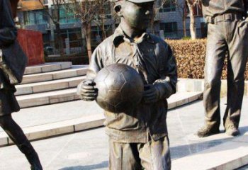 聊城展示小学生活力的足球少年雕塑