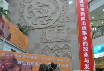 聊城令人惊叹的小女孩景观铜雕