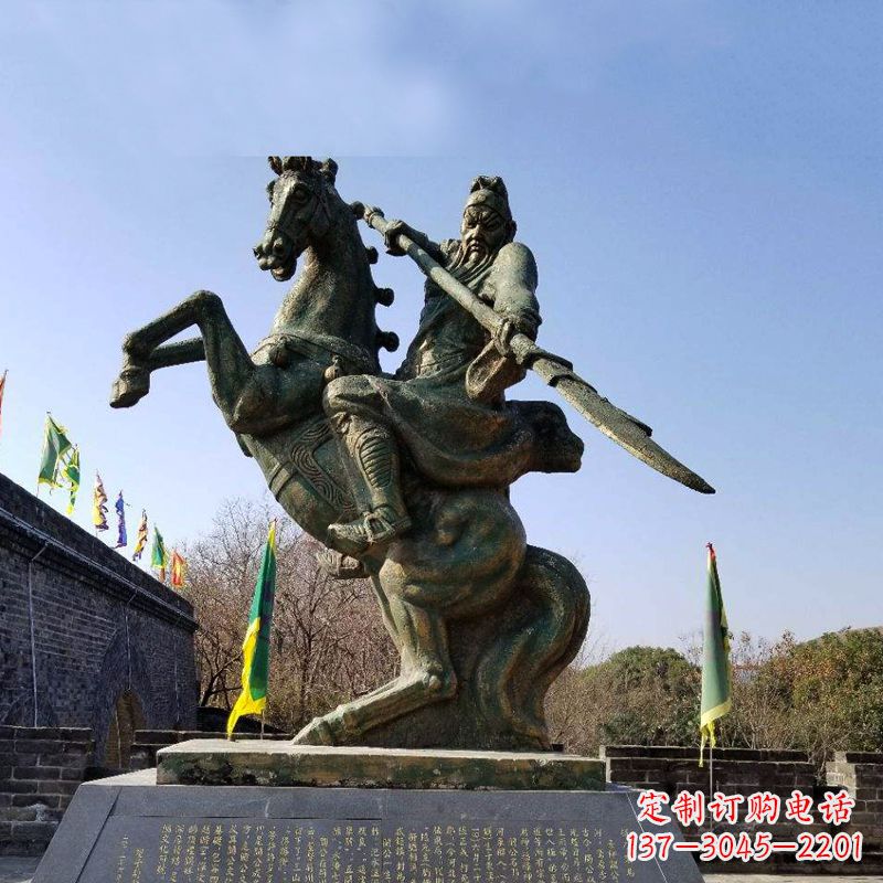 聊城五虎上将关羽骑马舞大刀铜雕景观