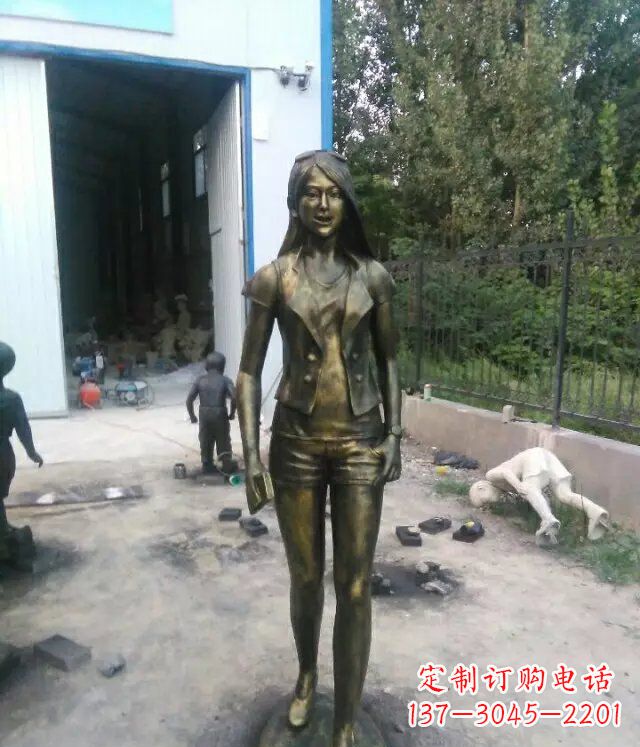 聊城现代美女广场人物铜雕