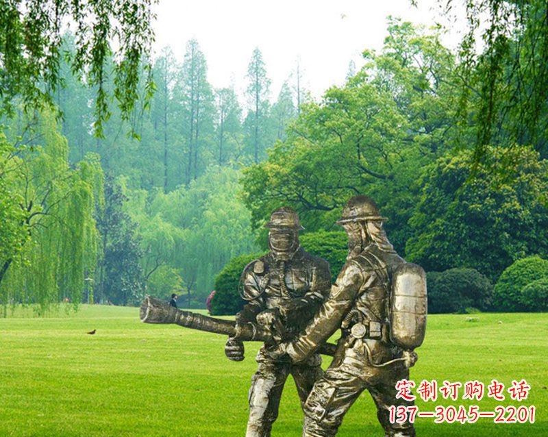 聊城消防员灭火铜雕