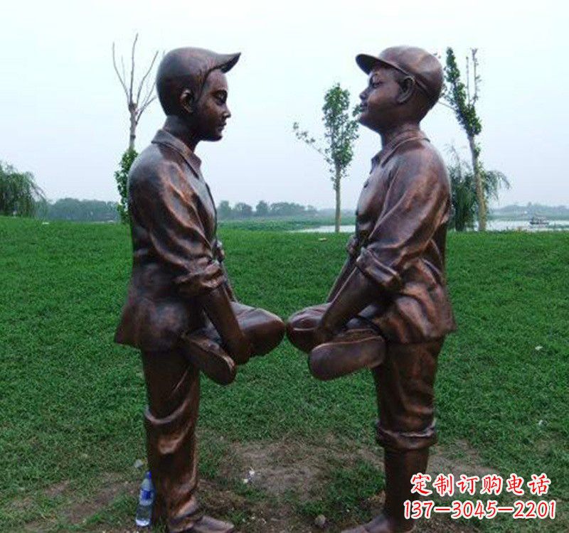 聊城小孩斗鸡铸铜雕塑