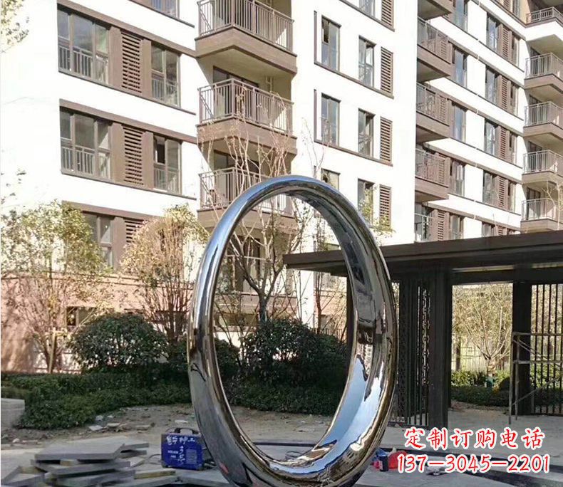 聊城小区不锈钢镜面圆环雕塑