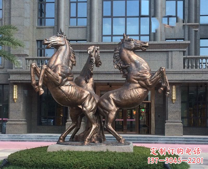聊城小区立马铜雕