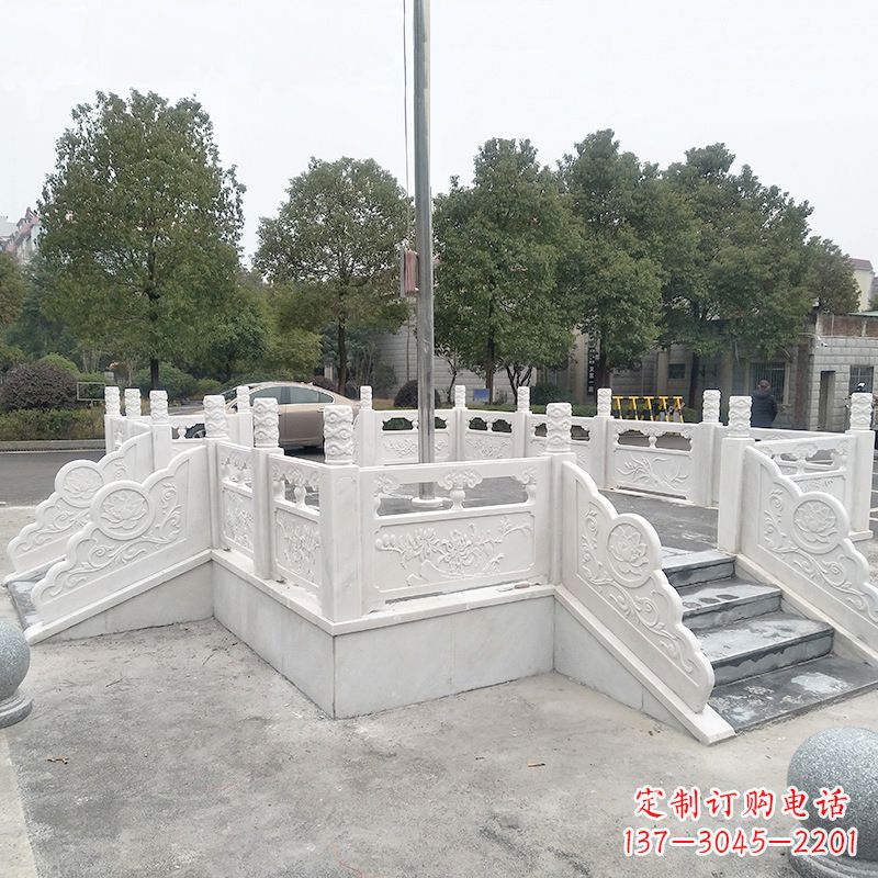 聊城校园广场石雕升旗台
