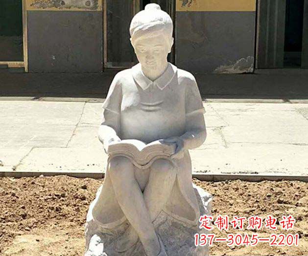 聊城校园看书女孩景观石雕