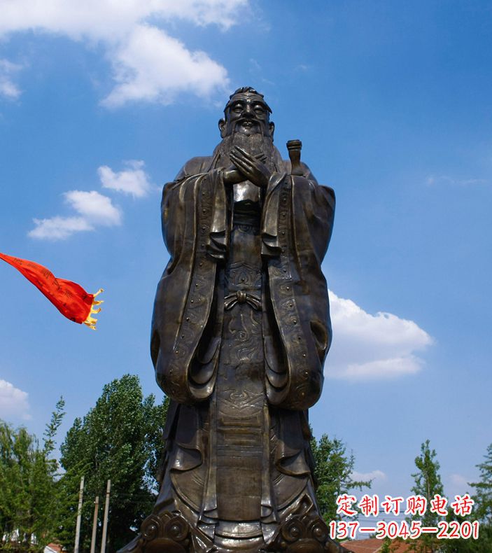 聊城校园里的孔子雕像