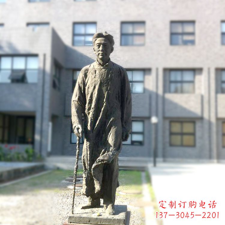 聊城校园名人徐悲鸿雕塑