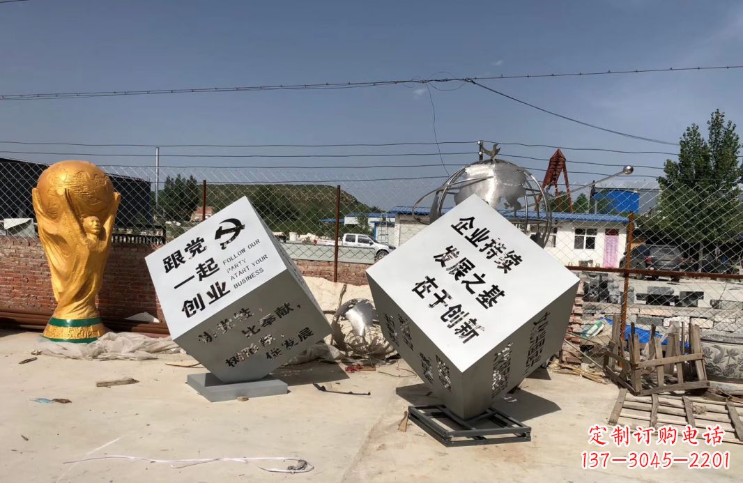 聊城行走的力量不锈钢魔方雕塑户外摆件广场雕塑