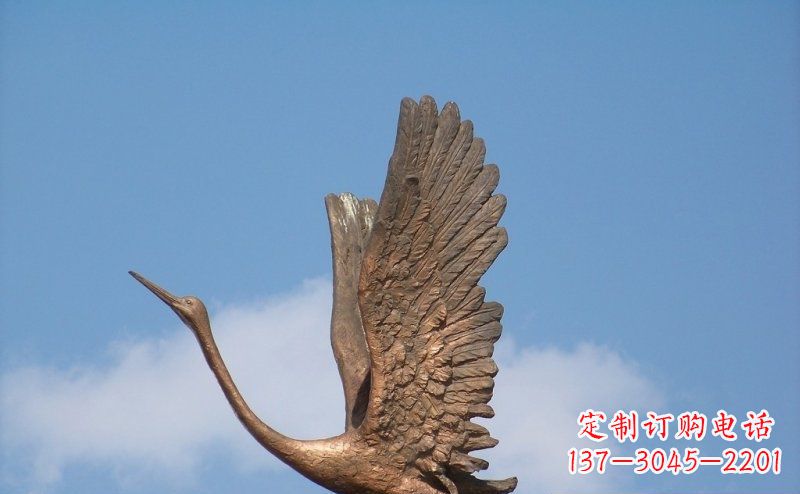 聊城展翅高飞的仙鹤动物铜雕