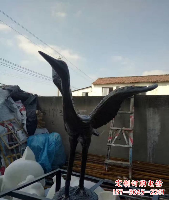 聊城展翅仙鹤铜雕 (2)