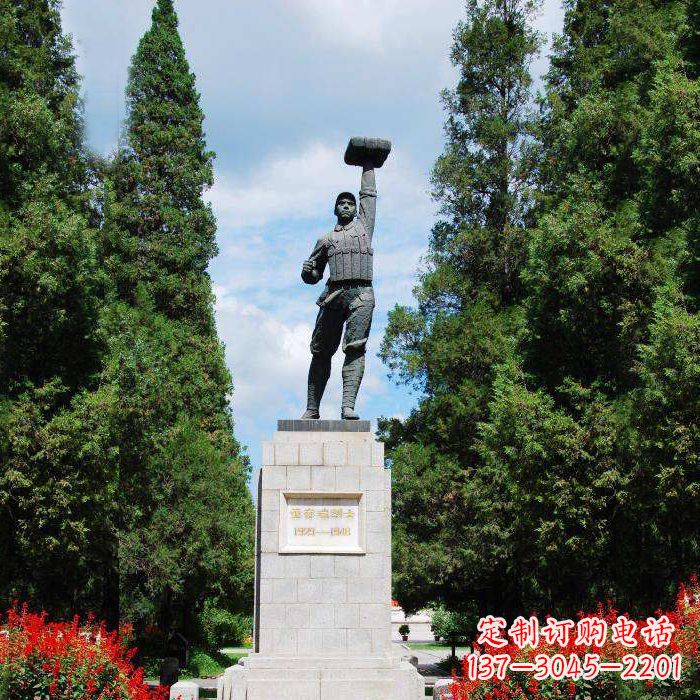 聊城战斗英雄董存瑞雕塑-景区园林英雄人物景观雕塑