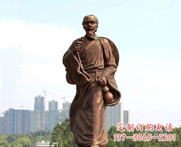 聊城中华古代名医华佗铜雕像