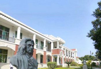 聊城校园名人牛顿石雕头像