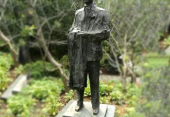 聊城徐悲鸿雕塑著名奔马画家公园铜雕像