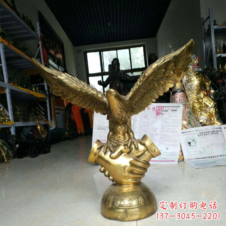 聊城铸铜老鹰雕塑大展宏图