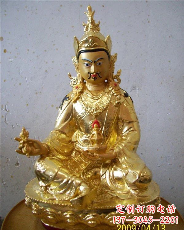 聊城铸铜贴金藏佛莲花生大士雕塑