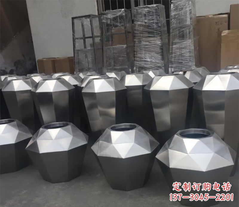 聊城不锈钢组合花盆雕塑