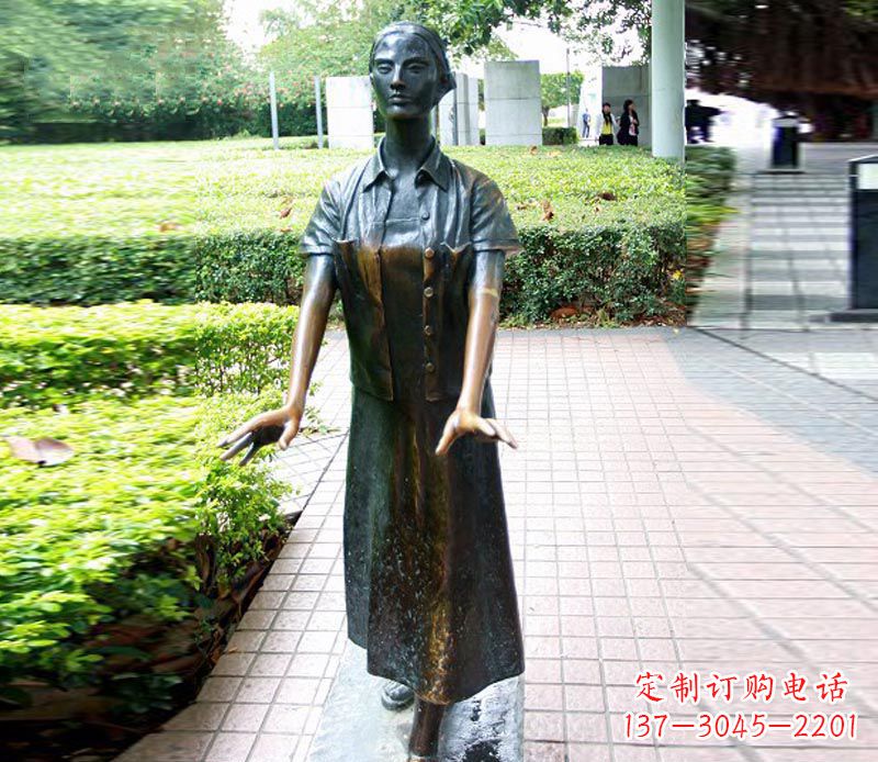 聊城走路的盲人女孩铜雕