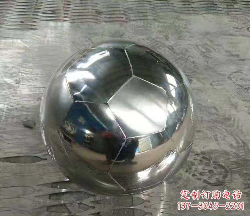 聊城足球不锈钢体育器材雕塑