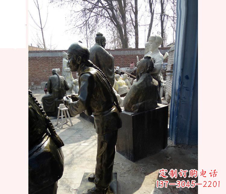聊城作揖的店小二铜雕