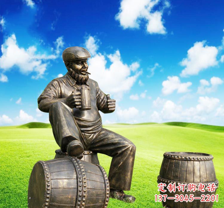 聊城坐酒桶喝啤酒的西方人物铜雕