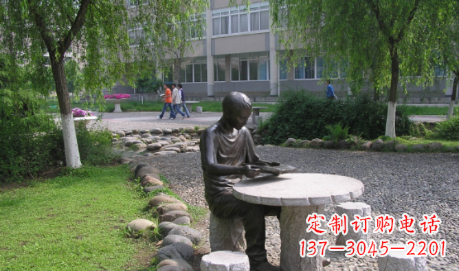 聊城坐石桌凳看书的学生铜雕