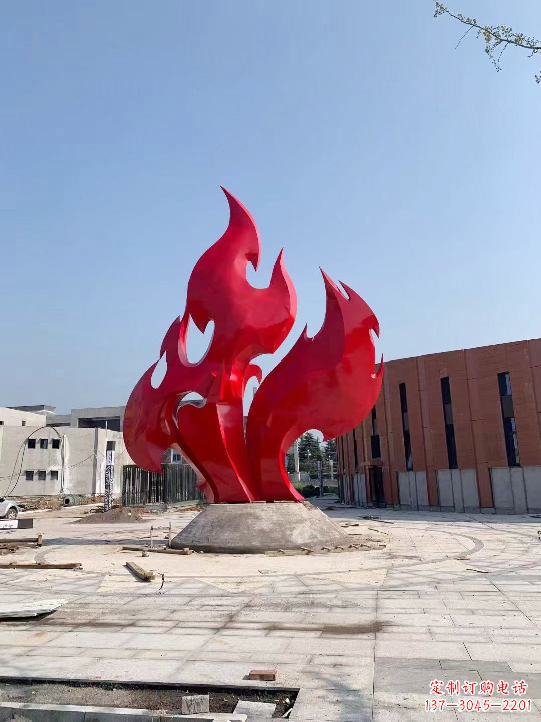 聊城大学操场抽象不锈钢火苗雕塑